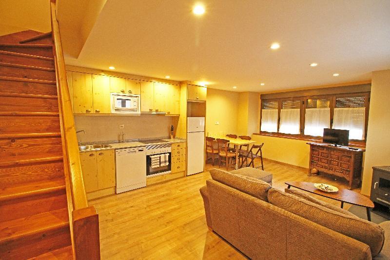 Snoe Apartamentos Mont Romies Plaza ซาลาร์ดู ภายนอก รูปภาพ