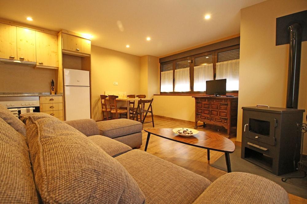 Snoe Apartamentos Mont Romies Plaza ซาลาร์ดู ภายนอก รูปภาพ